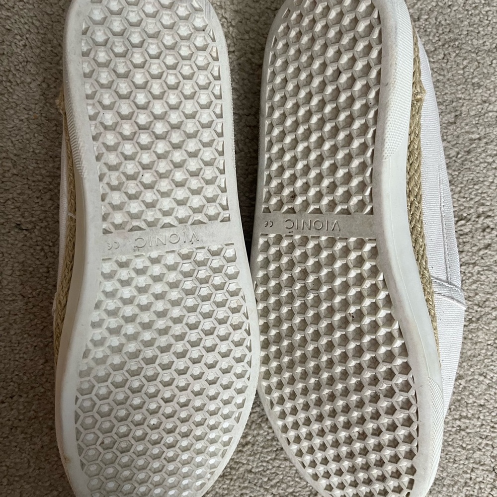 Vionic White and Tan Textured Sole Sneakers